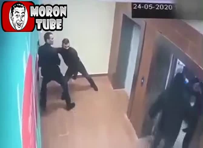 Video :Criminals attempt to use elevators as a means of escape (FAIL)